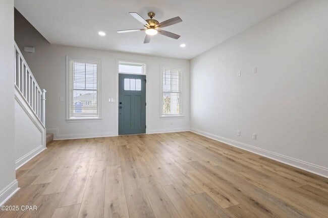 Building Photo - 4 bedroom 2.5 bath House