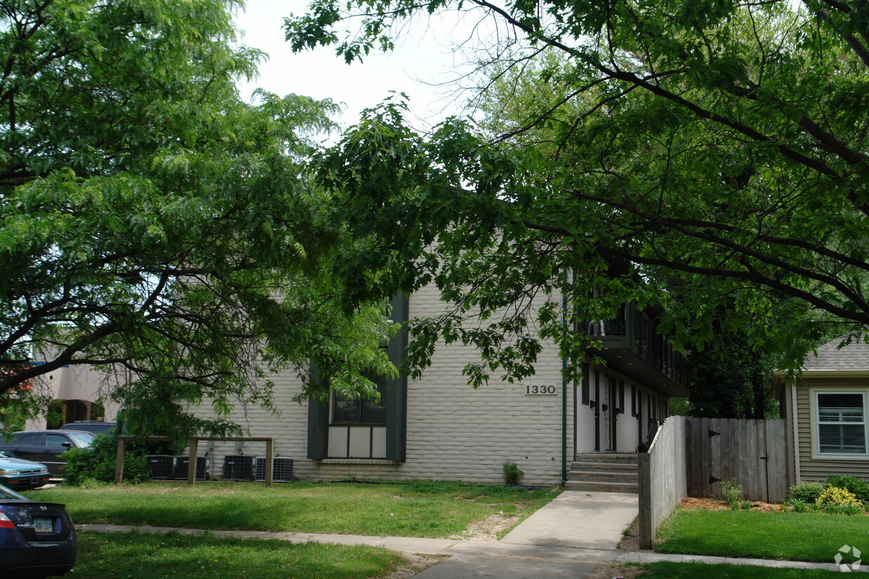 Building Photo - Perry Apartments