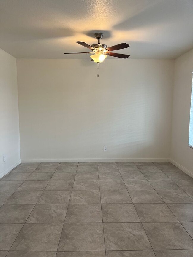 Building Photo - 007