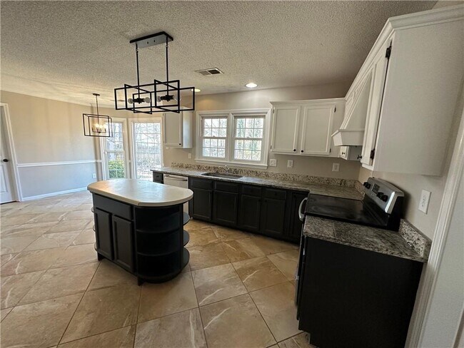 Building Photo - 2881 Wynford Dr S W