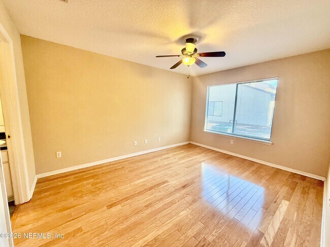 Foto del edificio - 334 Redwood Ln