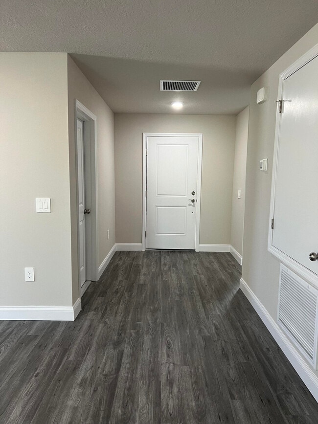 Foto del edificio - 838 San Filippo Dr SE