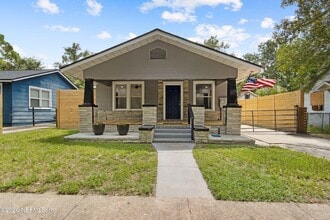 Building Photo - 836 Lynton St