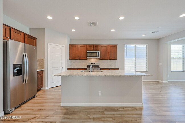 Building Photo - 9018 W San Miguel Ave