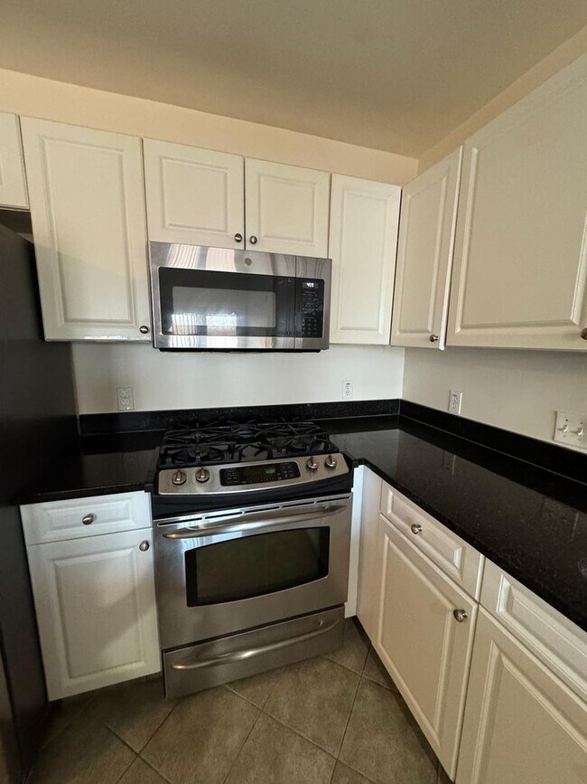 Foto del edificio - Stylish 2BR Condo in Braintree