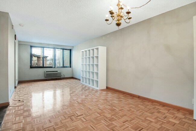Building Photo - 1590 Anderson Ave