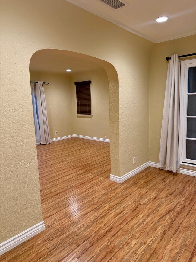 Foto del edificio - 1228 S Highland Ave