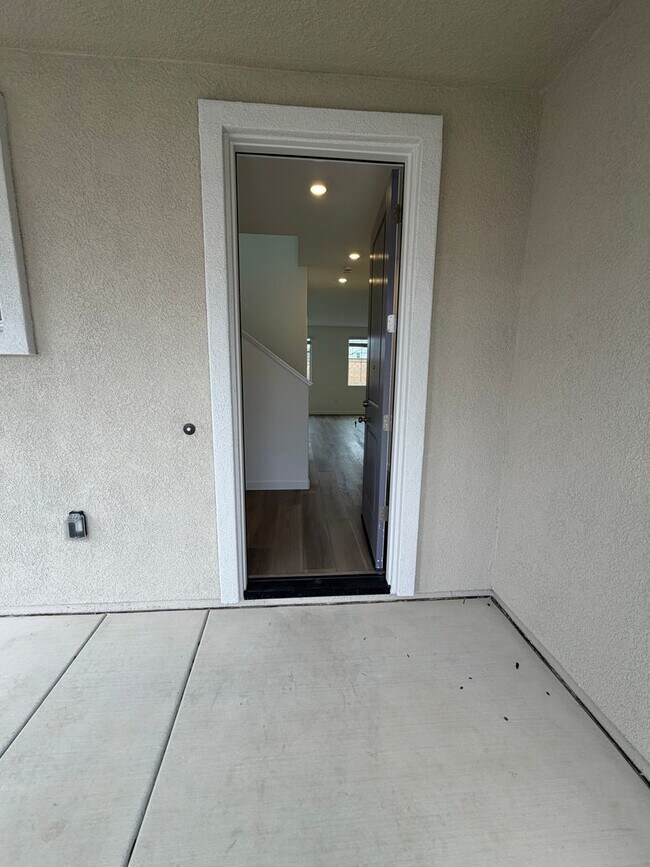 Foto del edificio - 3 Bedroom | 2.5 Bathroom | New two-story home in Elk Grove