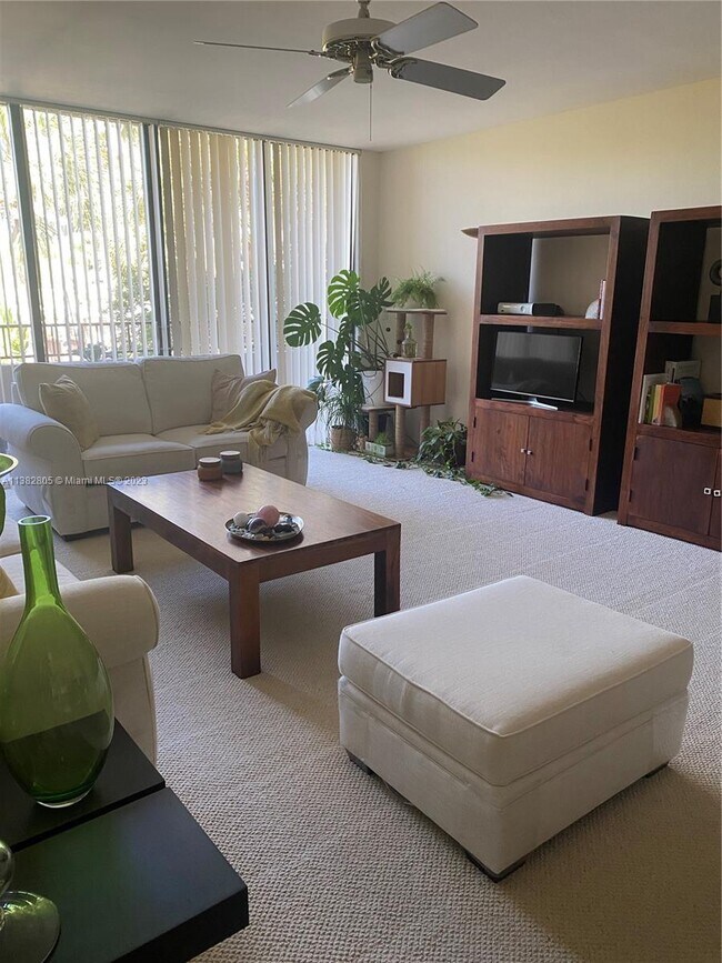 Foto del edificio - 151 Crandon Blvd