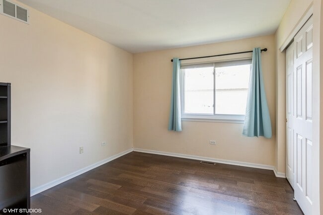 Building Photo - 170 Willow Bend