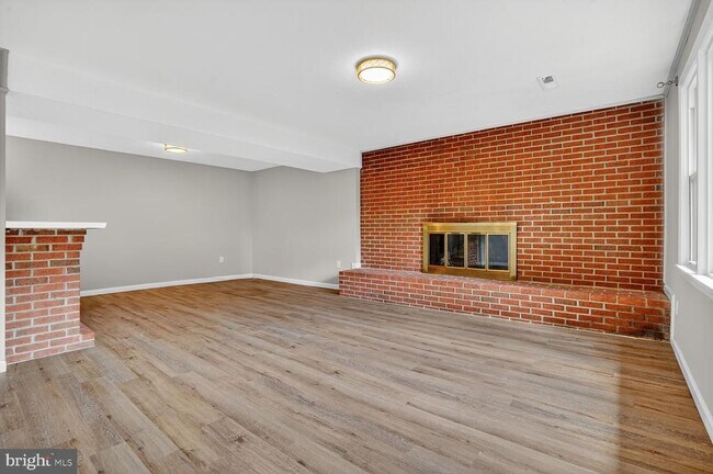 Foto del edificio - 9718 Counsellor Dr