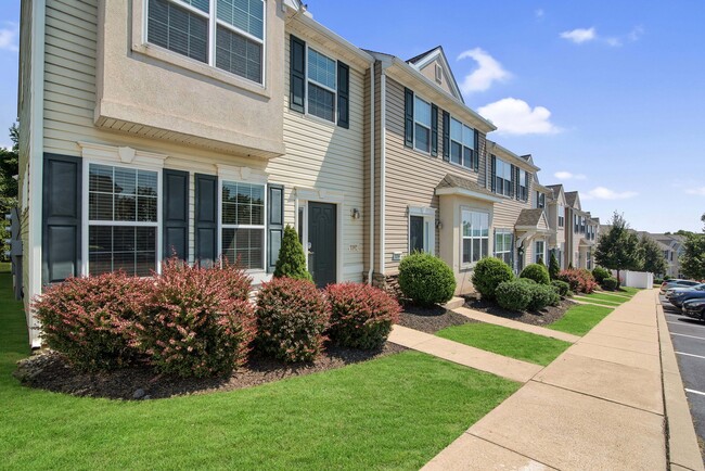 Foto del edificio - Emerald Pointe Townhomes