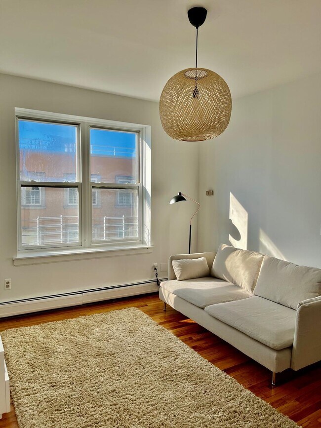 Foto del edificio - 135 Van Wagenen Ave