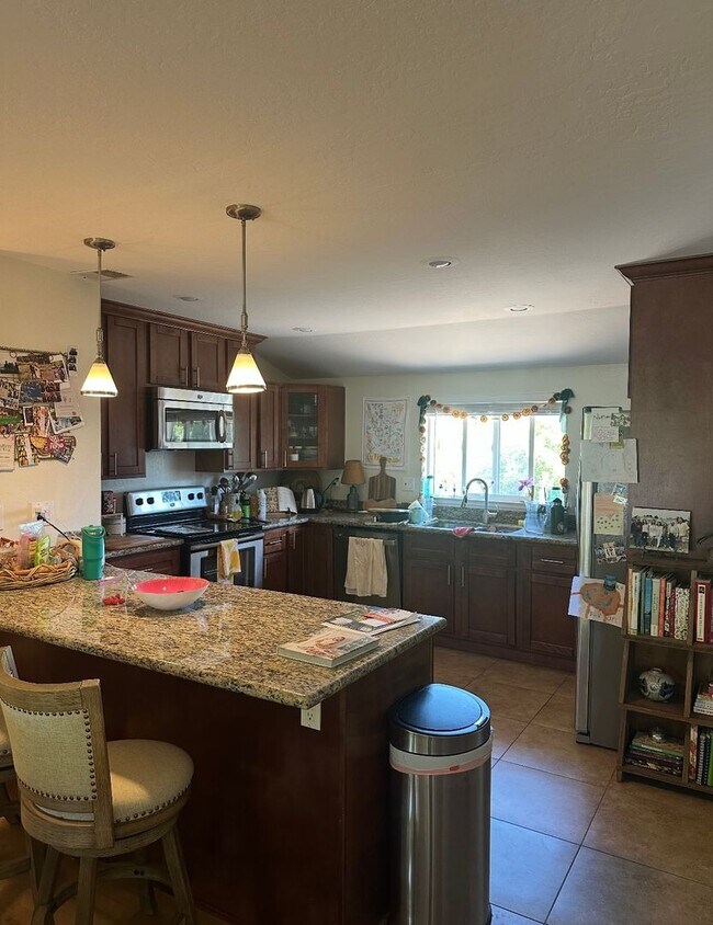 Foto del edificio - Spacious Townhome Near Dominican Hospital