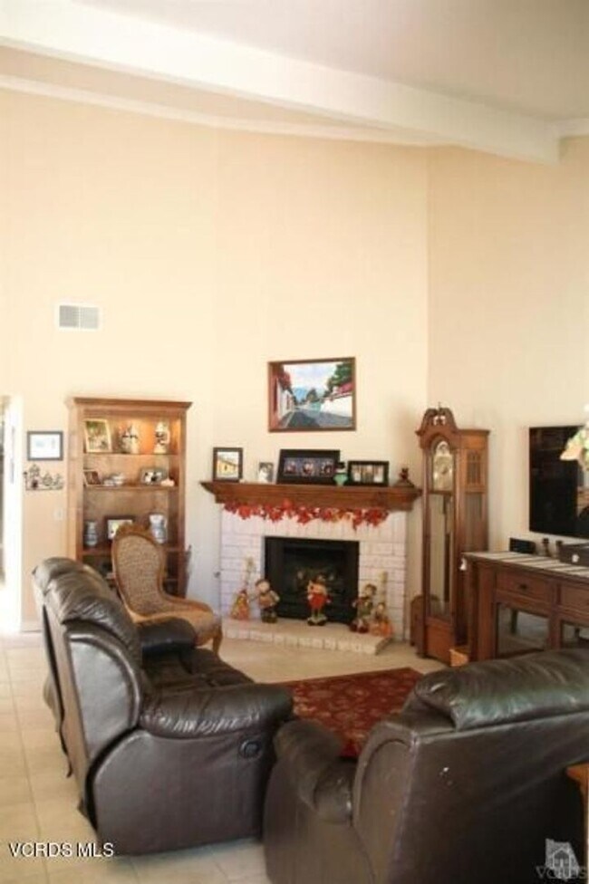 Building Photo - Rare find at this highly desirable rental,