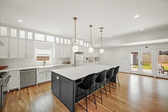 Building Photo - 5630 Lymbar Dr
