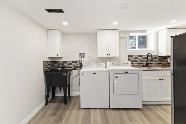 Building Photo - 2 Bedroom Apartment in Komoka * $1595 ALL INCLUSIVE * Available Now