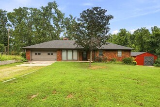 Building Photo - 3209 W Cherokee Rd