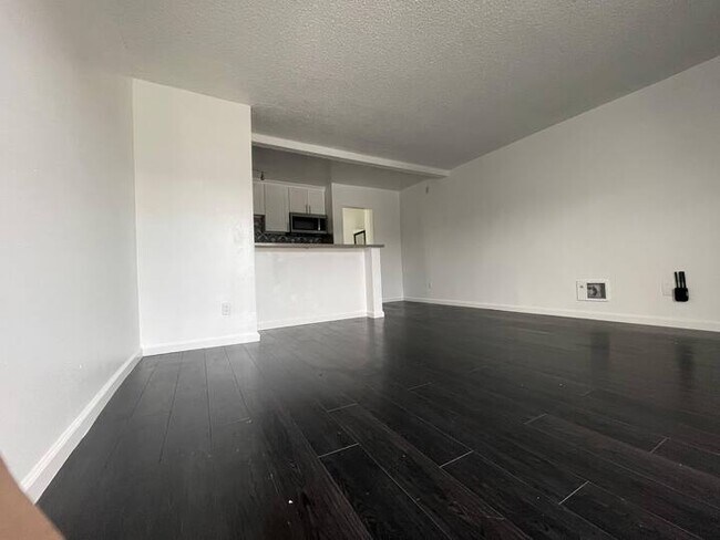 Foto del edificio - 6554 La Mirada Ave