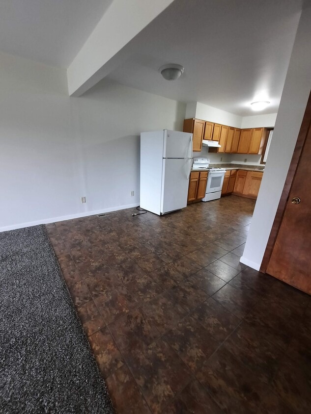 Primary Photo - 3039 Runway Ave