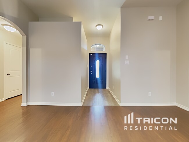 Foto del edificio - 648 Clearbrook St