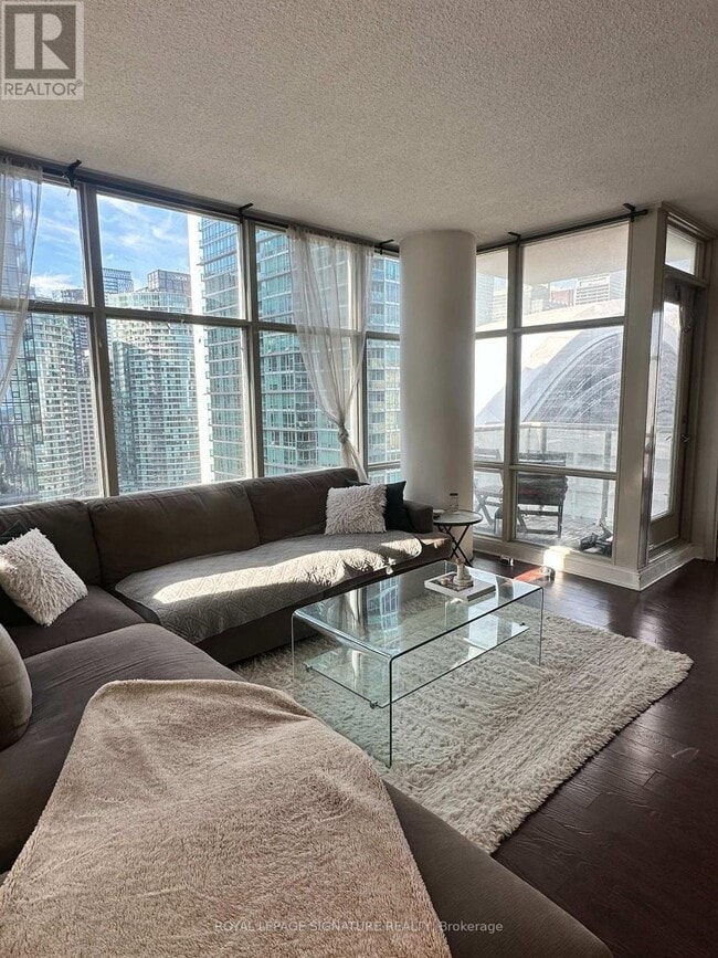 Building Photo - 10-2110 Navy Wharf Ct