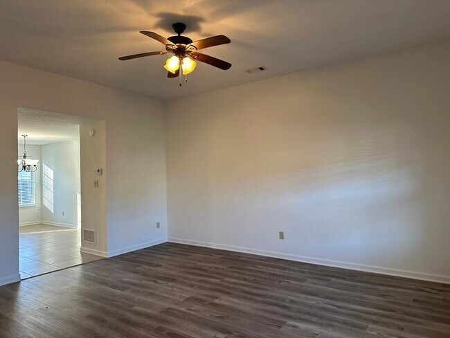 Foto del edificio - 321 Switchgrass Cove