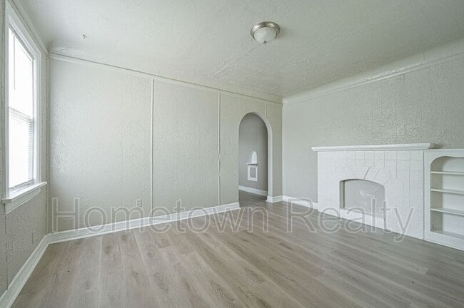 Building Photo - 1427 NE 28th St