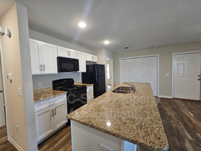 Foto del edificio - 2211 Forsyth St