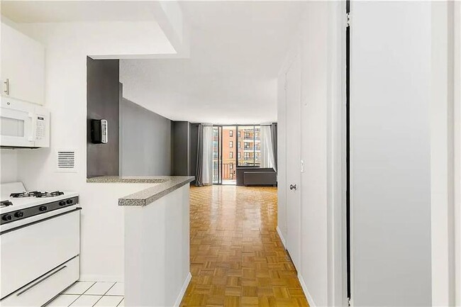 Building Photo - 3111 Ocean Pkwy