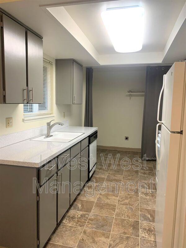 Foto del edificio - 121 NE Hearthwood Blvd