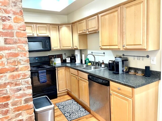 Cocina - 1026 Paradrome St