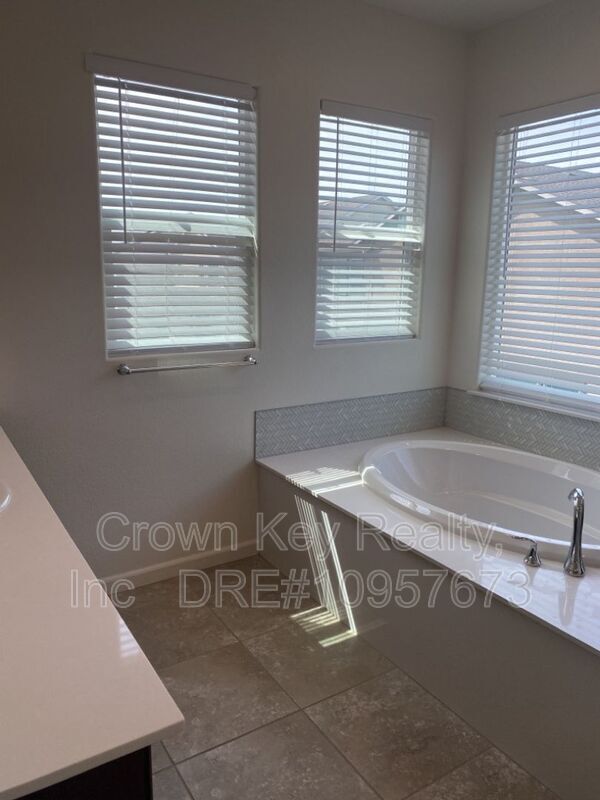 Building Photo - 2359 Northington Dr