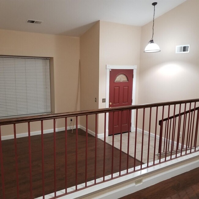 Foto del edificio - 921 N Armstrong Ave