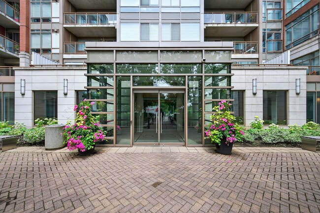 Building Photo - 500 Queens Quay W