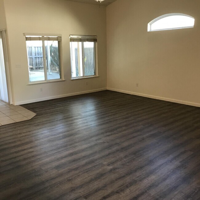 Foto del edificio - 2219 Lorena Ave