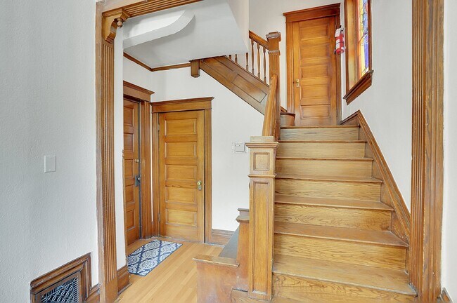 Foto del edificio - $2,080.95 - Charming 1 bed, 1 bath located in Denver with Bonus Flex Room!