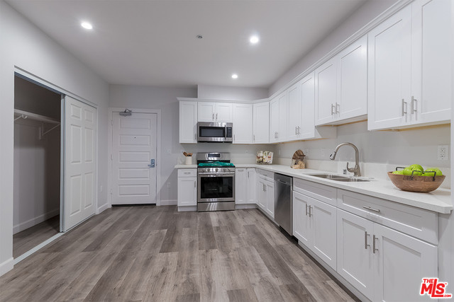 Building Photo - 850 S Gramercy Pl