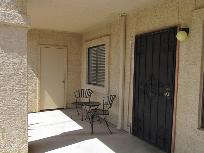 Building Photo - 1440 N Idaho Rd