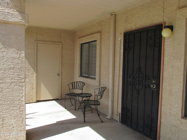 Foto del edificio - 1440 N Idaho Rd