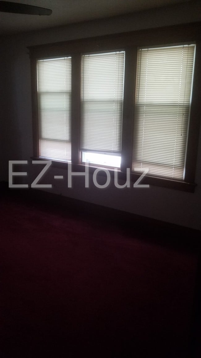 Foto del edificio - 72 Littlefield Ave