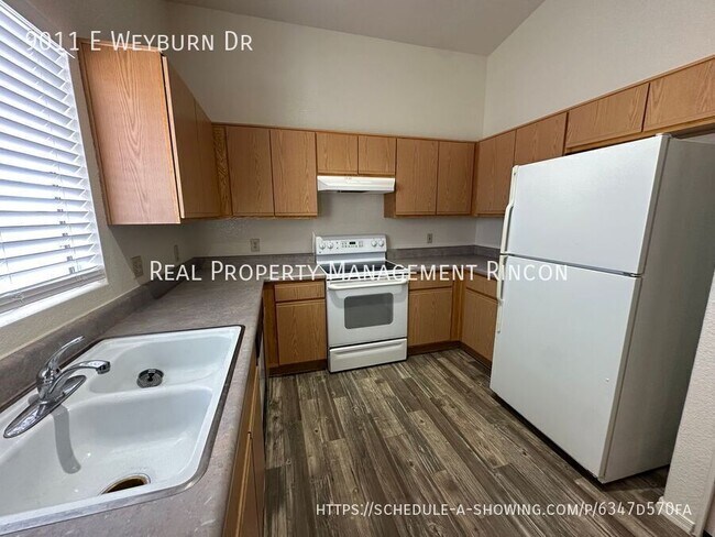 Foto del edificio - 9011 E Weyburn Dr