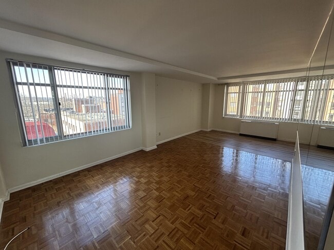 Photo - 950 25th St NW House