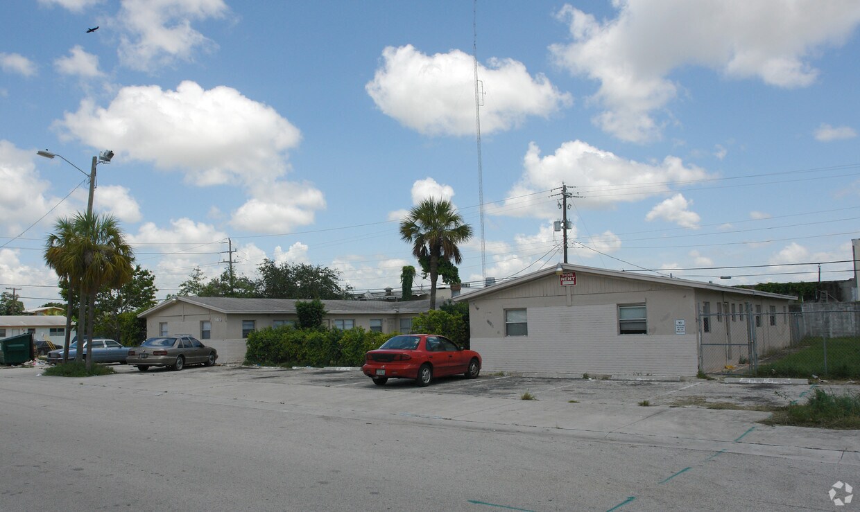 Foto principal - 5635 Wiley St