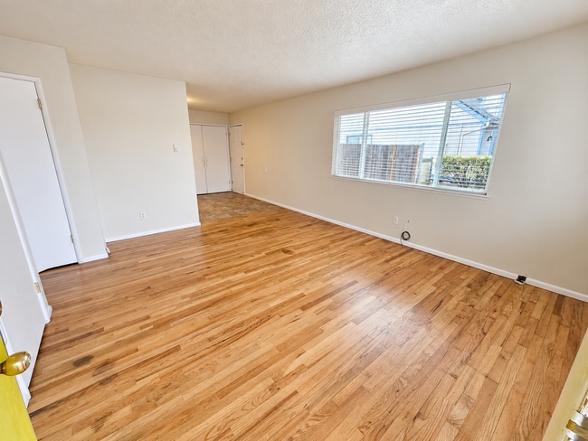 Building Photo - 4412 SE 57th Ave
