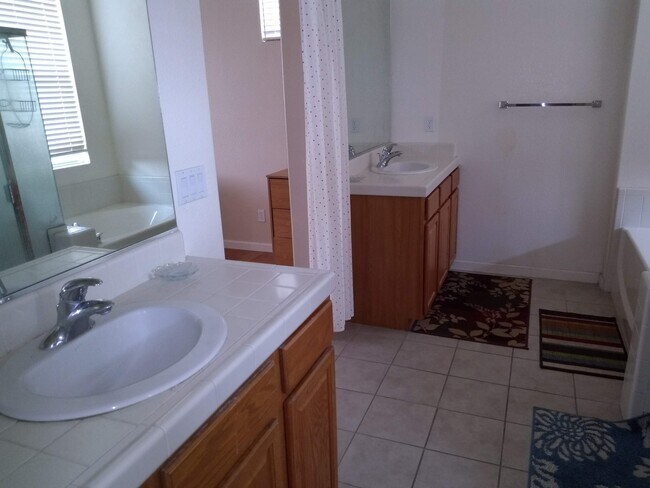 Building Photo - 1519 Figueroa Dr