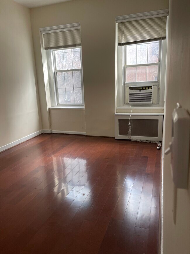 Living - 318 Lexington Ave