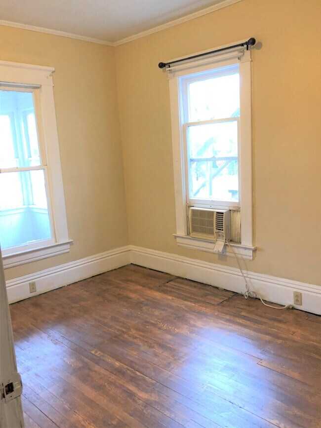 Building Photo - 18 N Shafer St