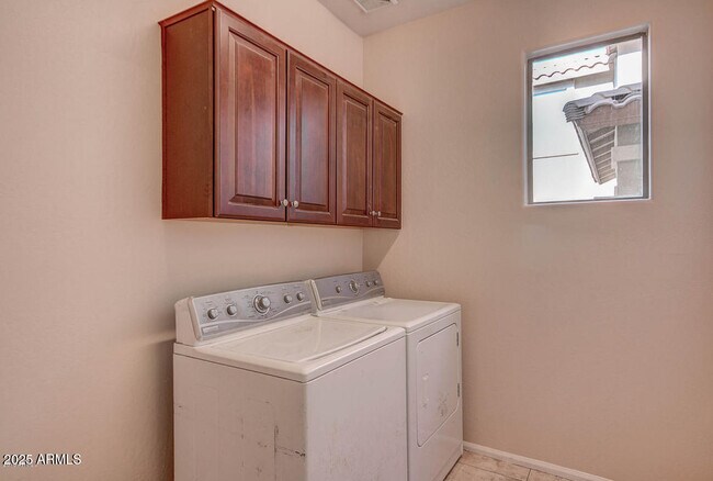 Foto del edificio - 1215 W Dana Dr