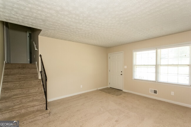 Building Photo - 6090 Graceland Cir